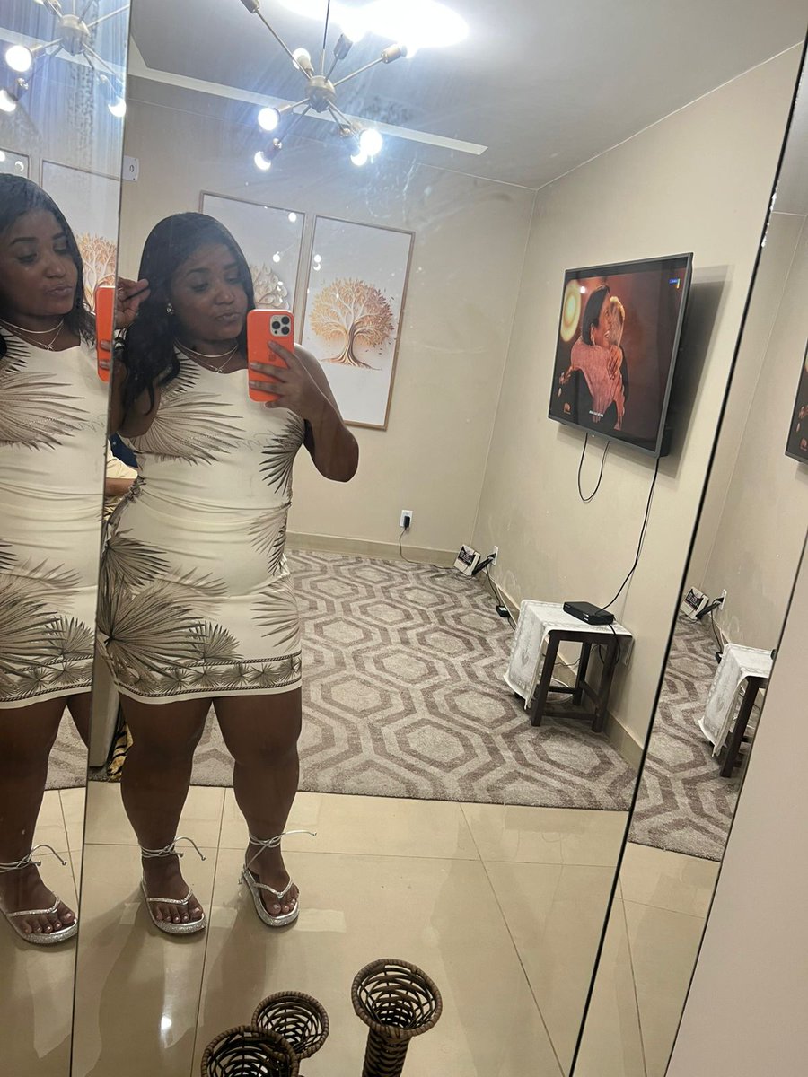 baddgirll_'s tweet photo. Hello, 2k25....🤍 https://t.co/Xj00tweyL0