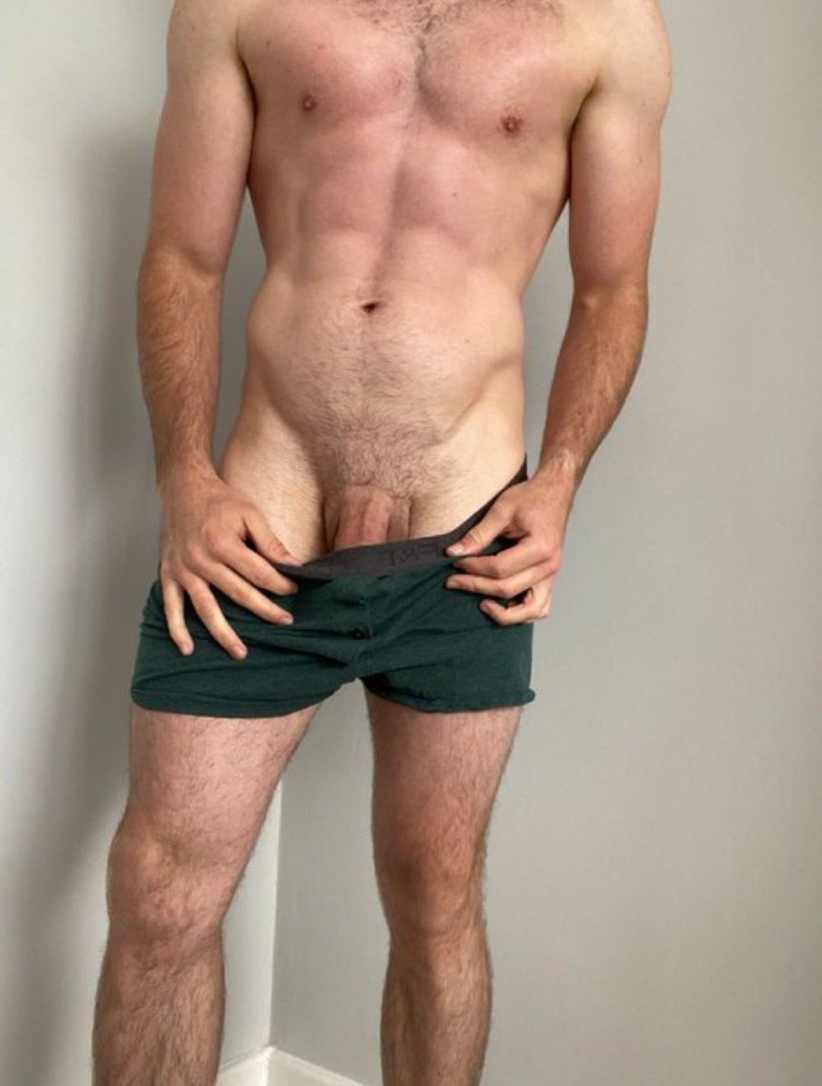 Take a look at this hot Irish muscle stud.  Check out the hot abs on @secretxwillx this guy is on fire 🔥🔥🍆🍆