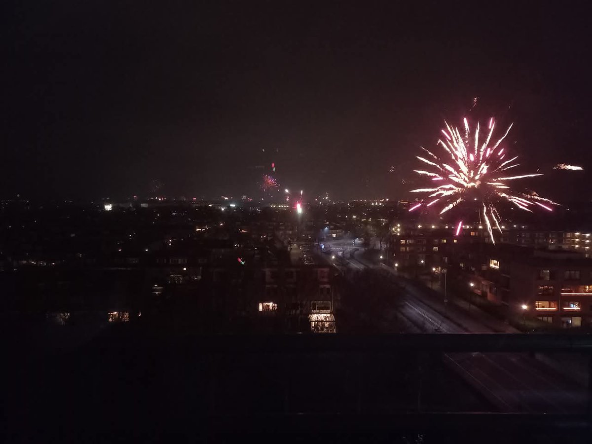 Ook CDA Hillegom wenst u toe dat al uw dromen werkelijkheid worden. Samen zorgen we dat 2025 een mooi jaar wordt. In goede en ook in mindere tijden. We vieren onze successen en leren van onze teleurstellingen. 
cda.nl/zuid-holland/h…

#cdahillegom