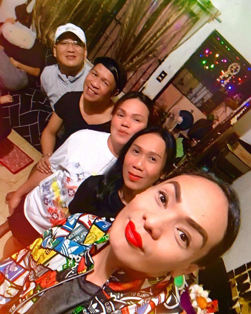 d4bdenfruit's tweet photo. Today is the first blank page of a new 365-page book about our friendship. Let's fu*king write a good one... ❤️ 
Mia Regine Ordoñez
#ToLastingFriendships
#ToNoRegrets
#ToNewBeginnings https://t.co/fxivB8puKG