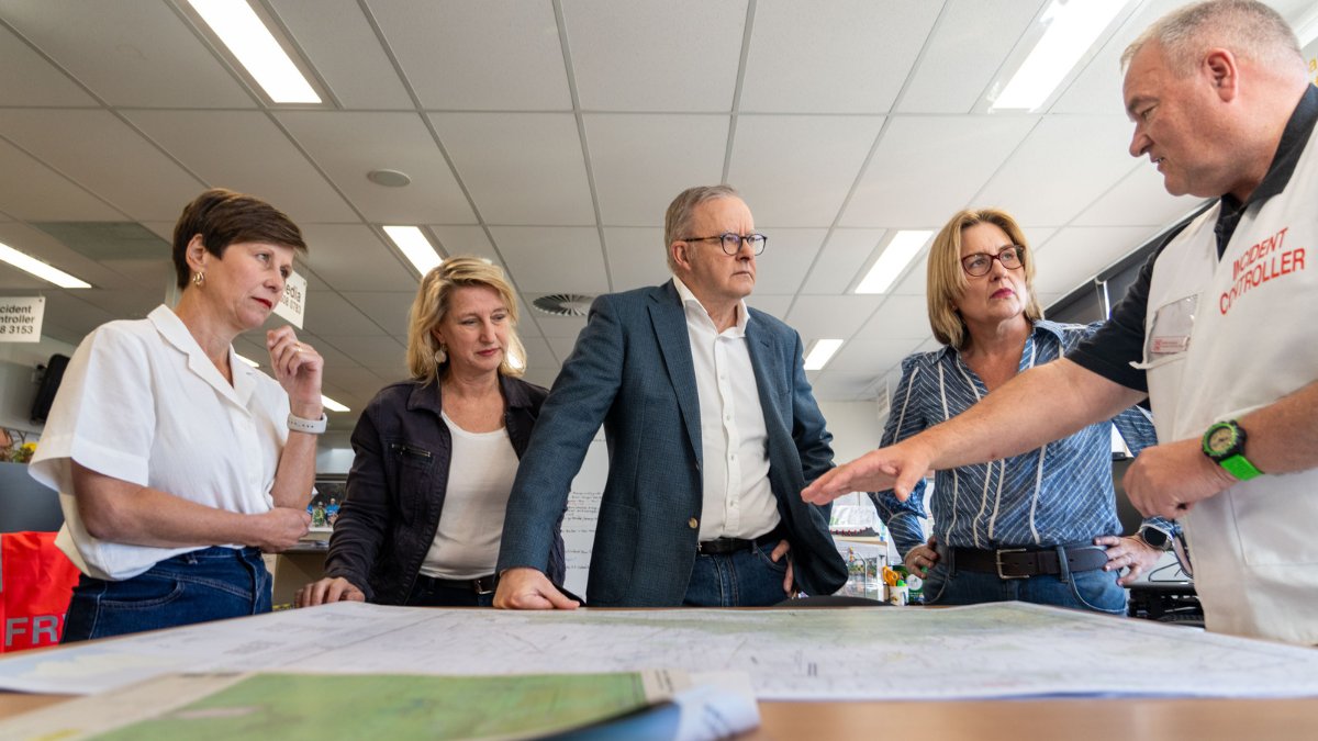 TheAusToday's tweet image. Financial support activated for #Victorians impacted by #bushfires 

Read here: theaustraliatoday.com.au/financial-supp…

@DrAmitSarwal @Pallavi_Aus @AlboMP @JacintaAllanMP @billshortenmp @rishi_suri @ShailendraBSing