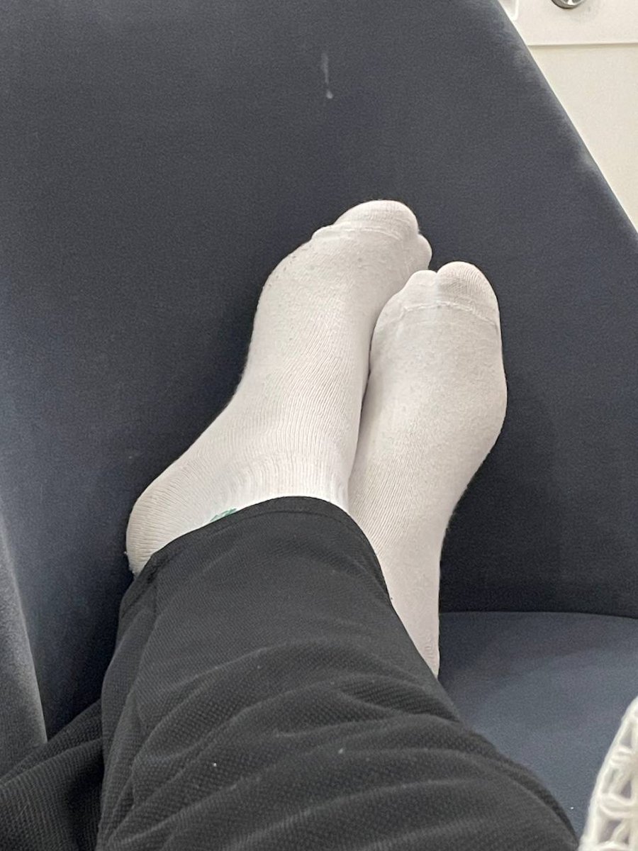 surat çiğnemeye ihtiyaçları var #bdsm #ayakfetişi #slave #köle #sadist #mazoşist