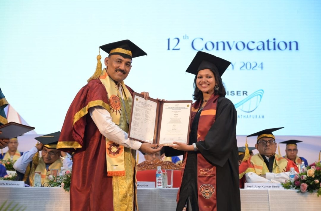 SNEHAPR7's tweet photo. Cherishing one of the best moments from 2024🌟
Post graduated from IISER TVM with a BSMS dual degree, grateful and proud🎓❤️ https://t.co/YeJWK1Ro9G