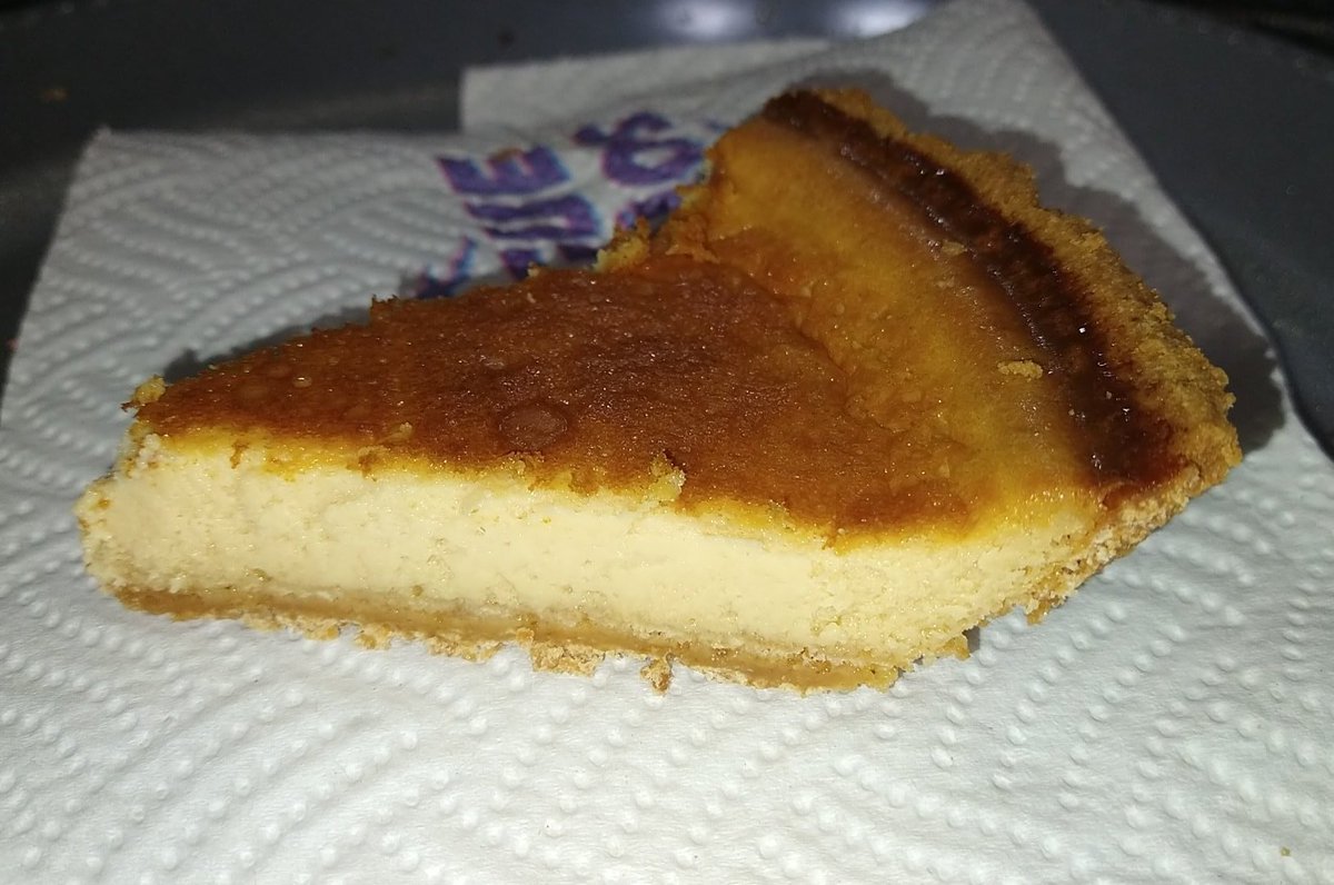 Me: I'm starting a diet in 2025
Mom: I made pozole 🙂🍲
Me: ...
Mom: And cheesecake for dessert 🤗

The life and times of a Mexican household 😂