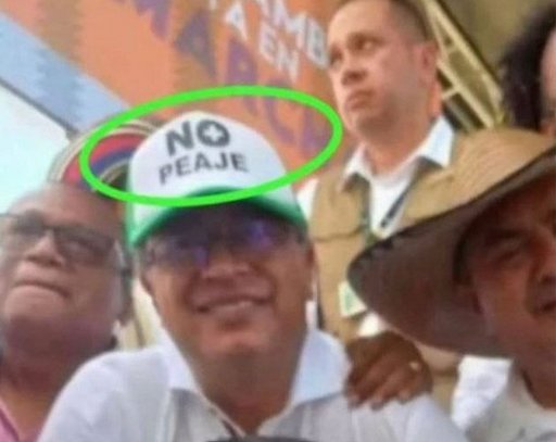 Antimamertussss's tweet photo. @Lobsang89159208 @petrogustavo Y en campaña: no más peajes 😂 https://t.co/X1NXCXQi5C