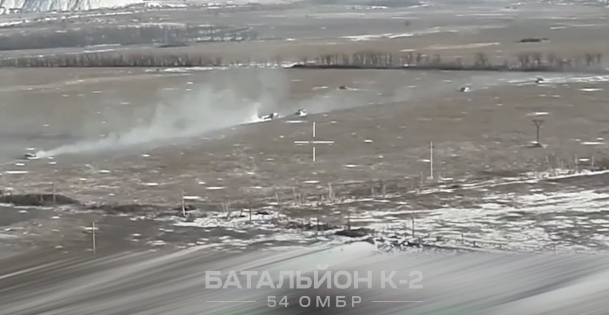 Soon after, we see numerous Russian MT-LB APCs,  rolling out in different parts of the sector. Oscar mentions that part of the aim is to overwhelm the defending drone teams by way of sheer numbers, pointing to UAVs now being the main tool for defending against an assault. 4/