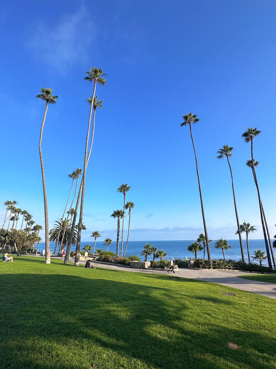 Here’s to chasing sunsets and dreams! 🌅🌈