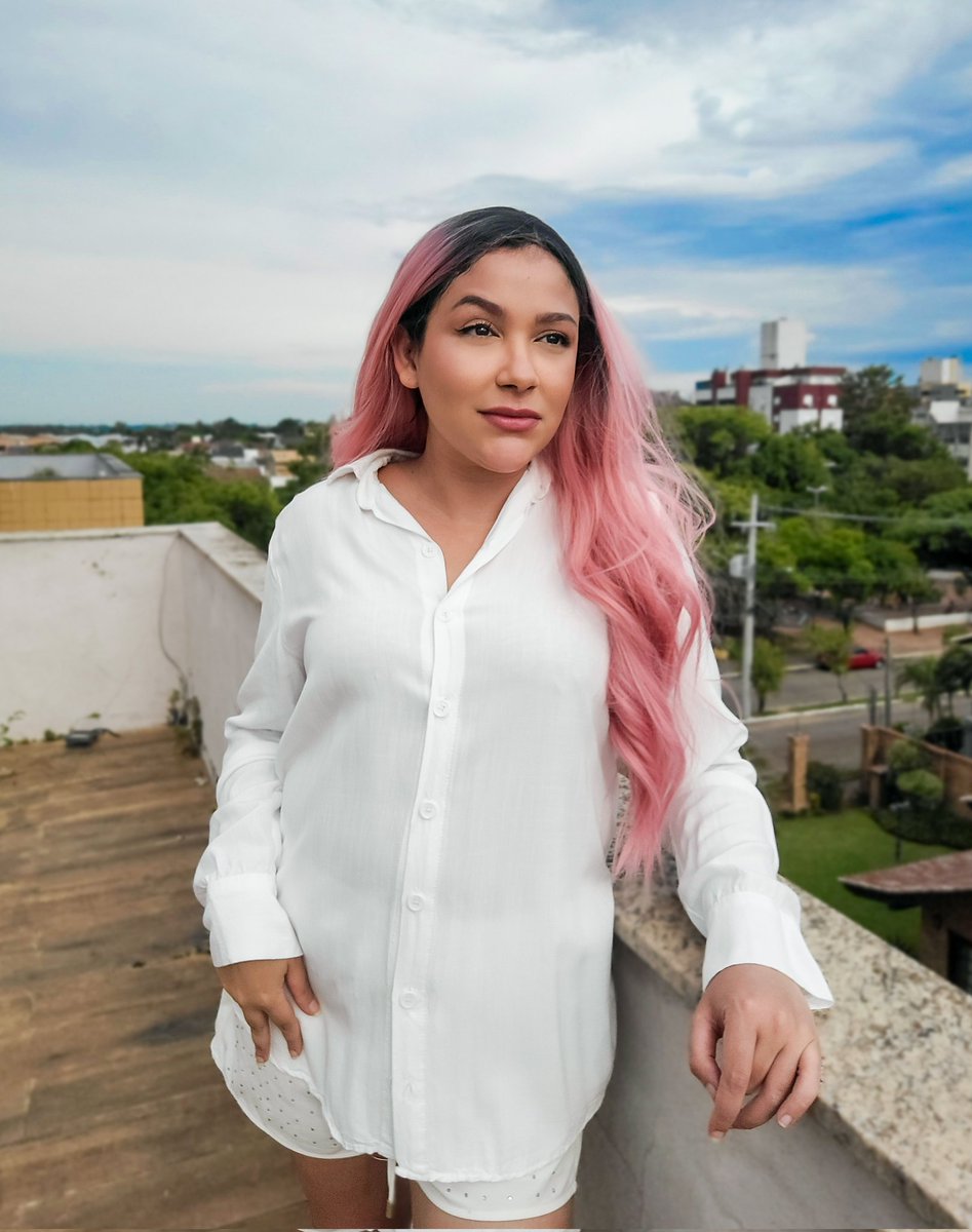 FeliciaRock's tweet photo. Feliz ano novo pra vocês e  feliz aniversário pra mim 🥰 🎈 https://t.co/mNlCfwRpTU