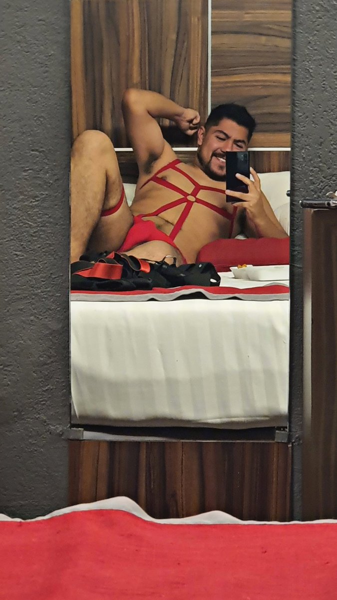 ChaconZaul's tweet photo. Rojo para iniar bien el Año 🤑😈😈🥵🥵 https://t.co/aDCiXQt4do