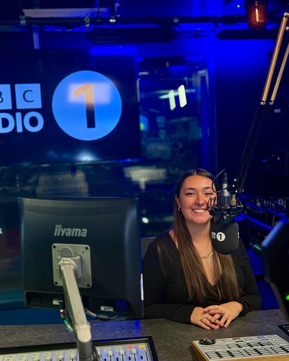 Kicked off 2025 with a chin wag on <a href="/bbcradio1/">BBC Radio 1</a> 

You kna what to do 👂🔙