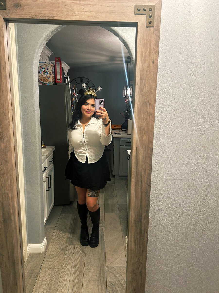 Heather J 🖤 tweet media
