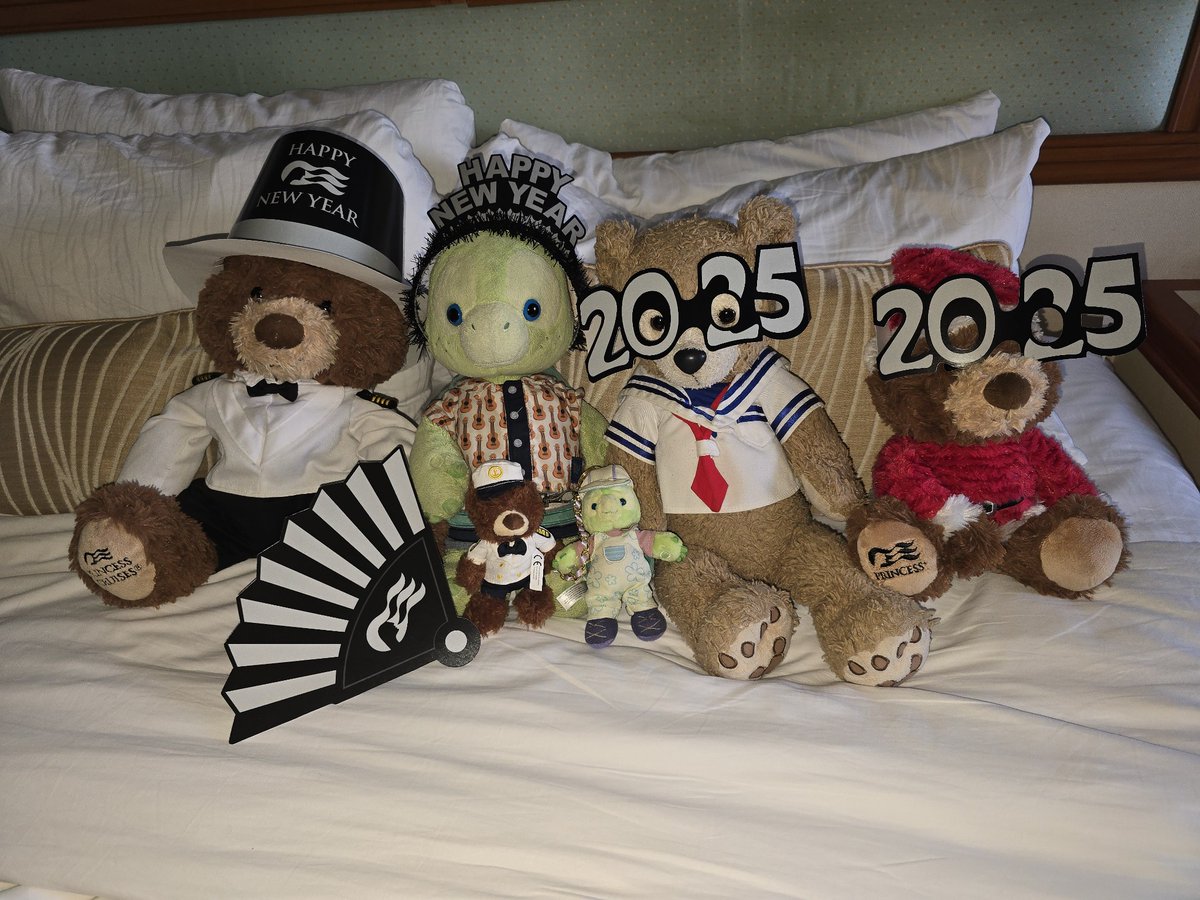 Happy New Year! We are loving our time on the <a href="/PrincessCruises/">Princess Cruises</a> Coral Princess!! New Years at sea is the best place to be! #OlusAdventures