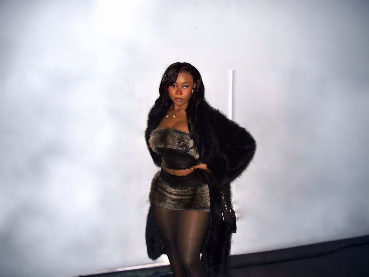 KeliaReign's tweet image. Happy New Year✨🍾