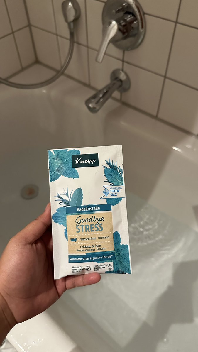 rapuanzel's tweet photo. Goodbye stress👋🏼 https://t.co/swPsdaulKR