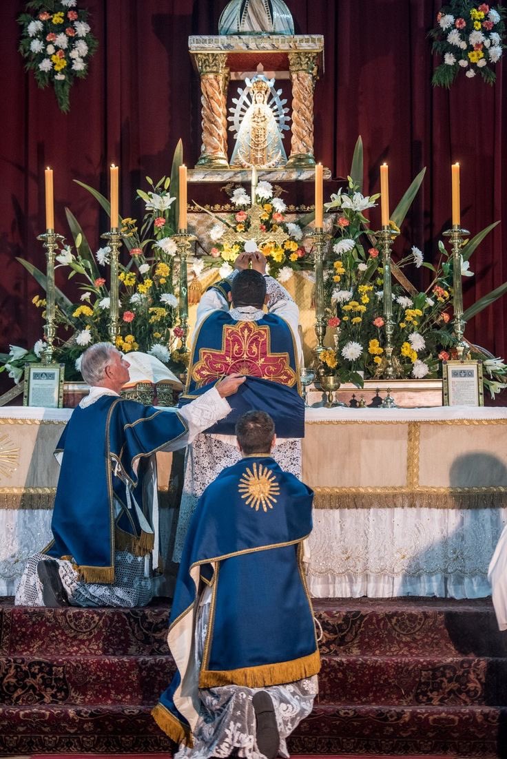 PapistDirectory's tweet photo. Did you make it to Mass today?

Three feasts in one day! https://t.co/0PPvL0yvGk