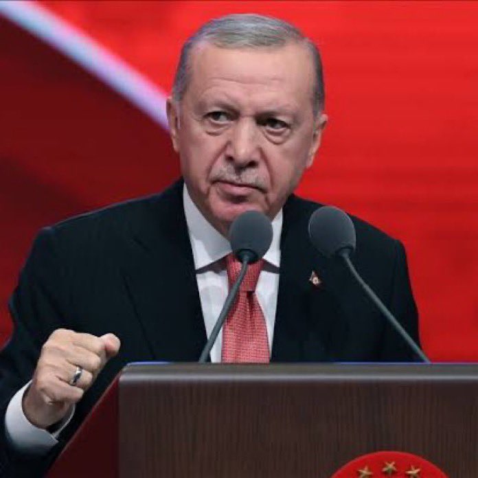 🔴#SONDAKİKA | Türkiye Cumhuriyet Merkez Bankası, Döviz yükümlüsü firmaların döviz ve TL hesaplarına sağlanan Kur Korumalı desteği kaldırdı. 

KKM kaynaklı kamu zararı yaklaşık 900 milyar TL olmuştu.

Bu sistem TL’nin değer kazanması için getirildi hem TL değersizleşti hem de