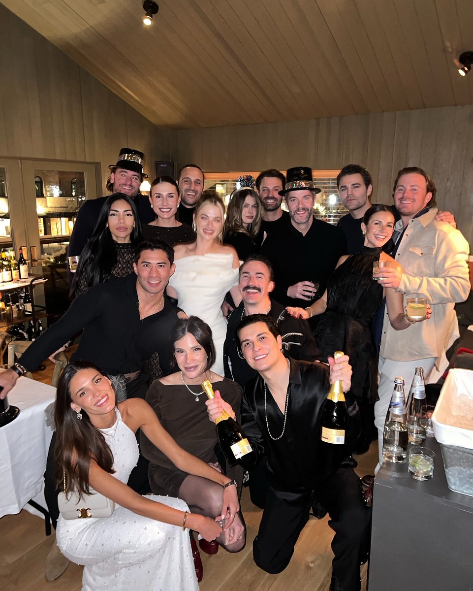 CPW_Midia's tweet photo. 📸|| SEMANA EM PARIS 

#NatalieKuckenburg postou fotos do seu ano novo, tem fotos dela com #PaulWesley . https://t.co/mWrtPNr2jy