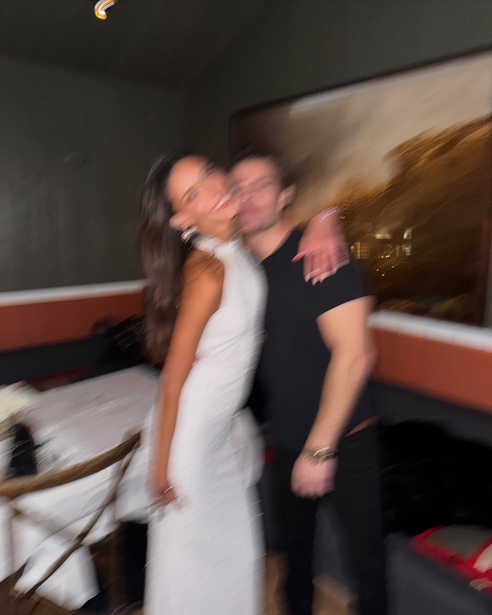 CPW_Midia's tweet photo. 📸|| SEMANA EM PARIS 

#NatalieKuckenburg postou fotos do seu ano novo, tem fotos dela com #PaulWesley . https://t.co/mWrtPNr2jy