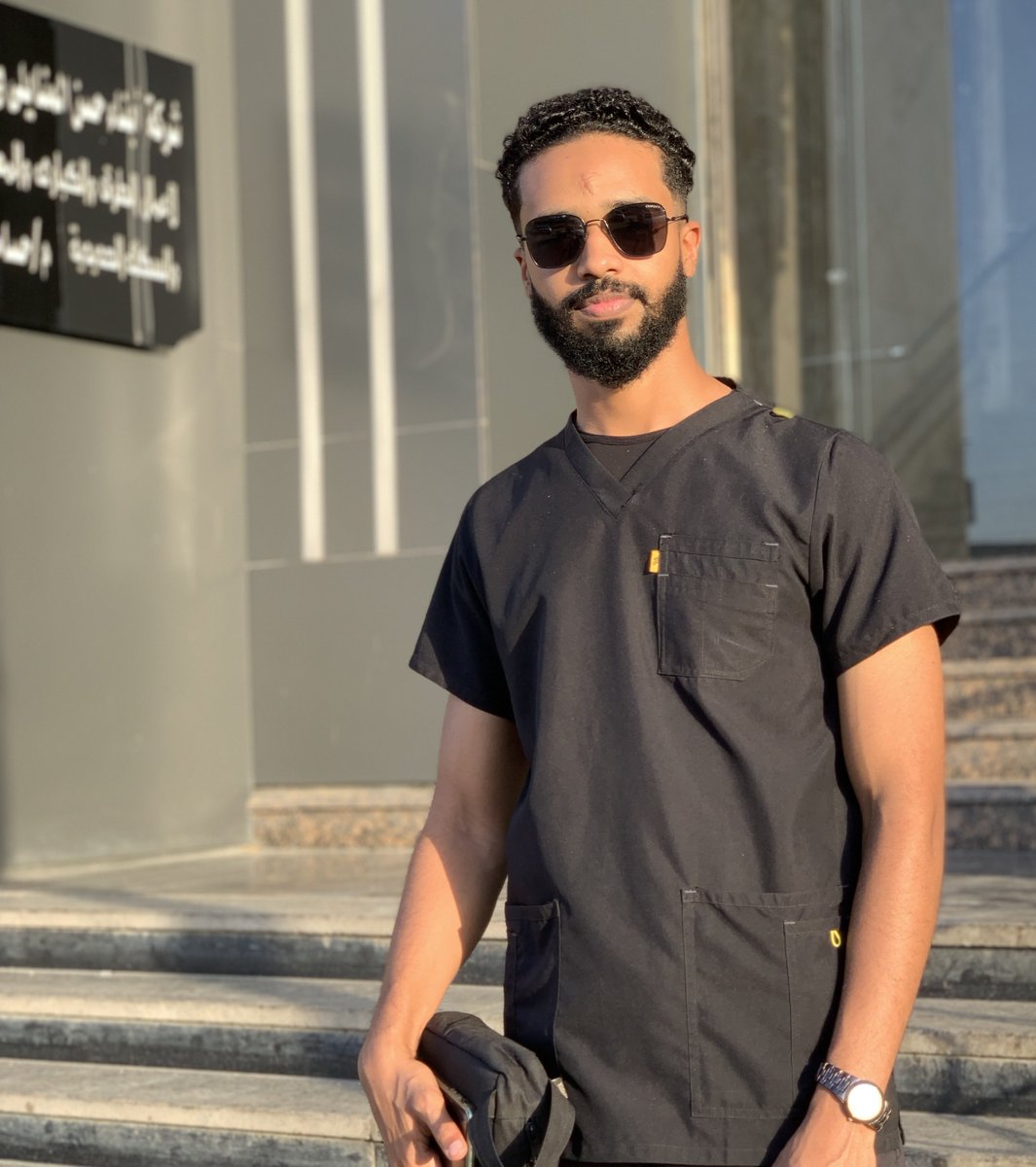 a_re9's tweet photo. Officially a BDS holder
يوصى بمنحه درجة البكالوريوس في طب و جراحة الفم والأسنان🎓
اللهم لك الحمد حتى ترضى ولك الحمد إذا رضيت ولك الحمد بعد الرضا🖤 https://t.co/NrFVkRqmyW