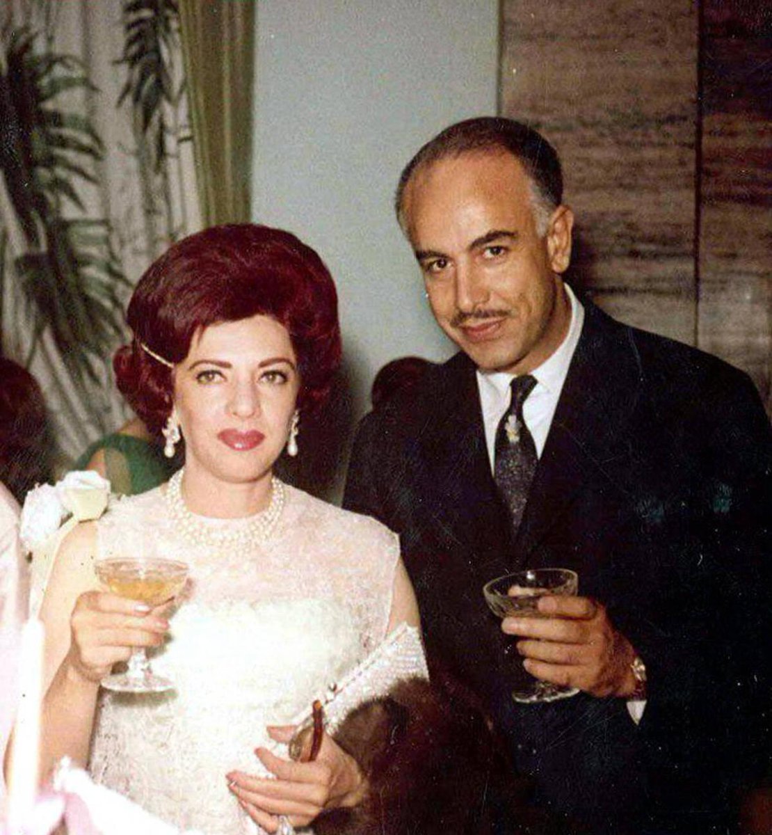 HistoryInPik's tweet photo. مهرداد پَهْلبُد، همسر والاحضرت شاهدخت شمس پهلوی دختر رضاشاه کبیر و خواهر اعلیحضرت شاهنشاه محمدرضا پهلوی بود.
وی از ۱۳۴۳ تا ۱۳۵۷ نخستین وزیر فرهنگ و هنر ایران بود. https://t.co/5BXpamVWQ9
