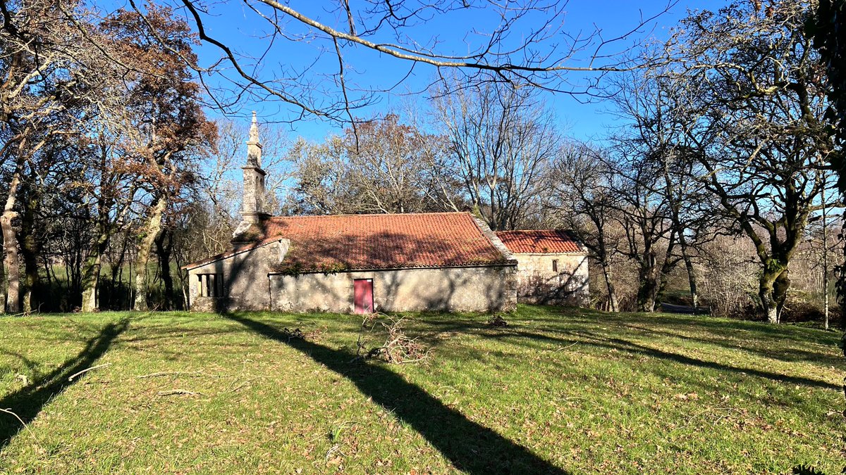 santiagogrial's tweet image. A (impresionante: tamén o entorno) da ermida do Carme de Castenda, en Tordoia.