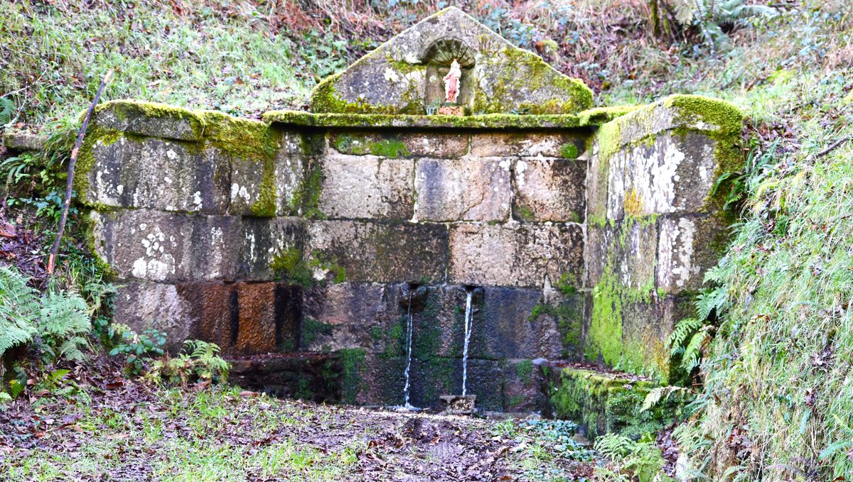 santiagogrial's tweet image. A (impresionante: tamén o entorno) da ermida do Carme de Castenda, en Tordoia.