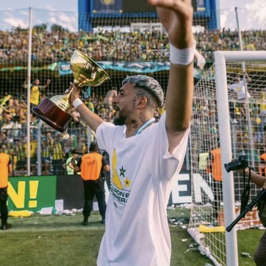 san_devecchi's tweet photo. se fue un pibe del club que siempre dejó la vida por defender la camiseta de aldosivi, los que lo putean no entienden nada, te voy a extrañar ídolo 🏆🏆 https://t.co/VPESd5VxHJ