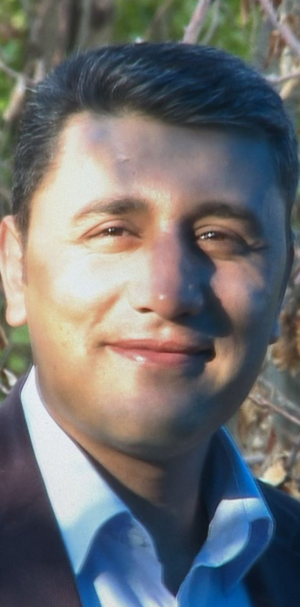 Böyle işte,
Hayat geçer,
Günler biter,
Sen sadece seyredersin...