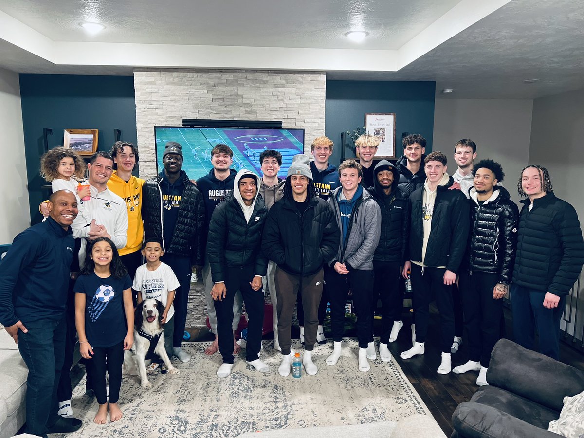 Augustana University Men's Basketball (@augiembb) on Twitter photo Thank you to <a href="/AugieMBB/">Augustana University Men's Basketball</a> alum <a href="/JDLittleGuy/">Jordan Dalton</a> for having the team over for dinner tonight❗️
#BuildingChampions⚔️
#TougherTogether Thank you to <a href="/AugieMBB/">Augustana University Men's Basketball</a> alum <a href="/JDLittleGuy/">Jordan Dalton</a> for having the team over for dinner tonight❗️
#BuildingChampions⚔️
#TougherTogether