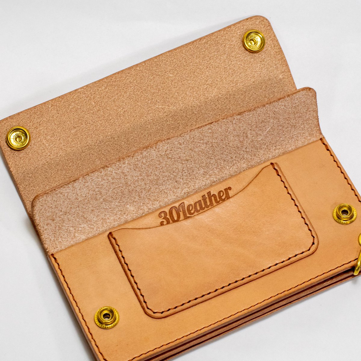 あけましておめでとうございますです
去年からレザー屋さんになってます✋
今年もよろしくです！