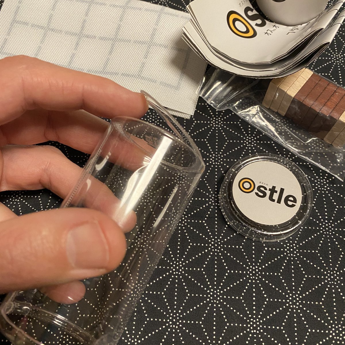 ex1stgames's tweet photo. このゲームのために、壊れた箱の代わりに空の名刺入れを使ったんだ。Ostleは素晴らしい小さなゲームだ。#fixtheproblem
@MiyabiGames https://t.co/0e2cxm9LmS