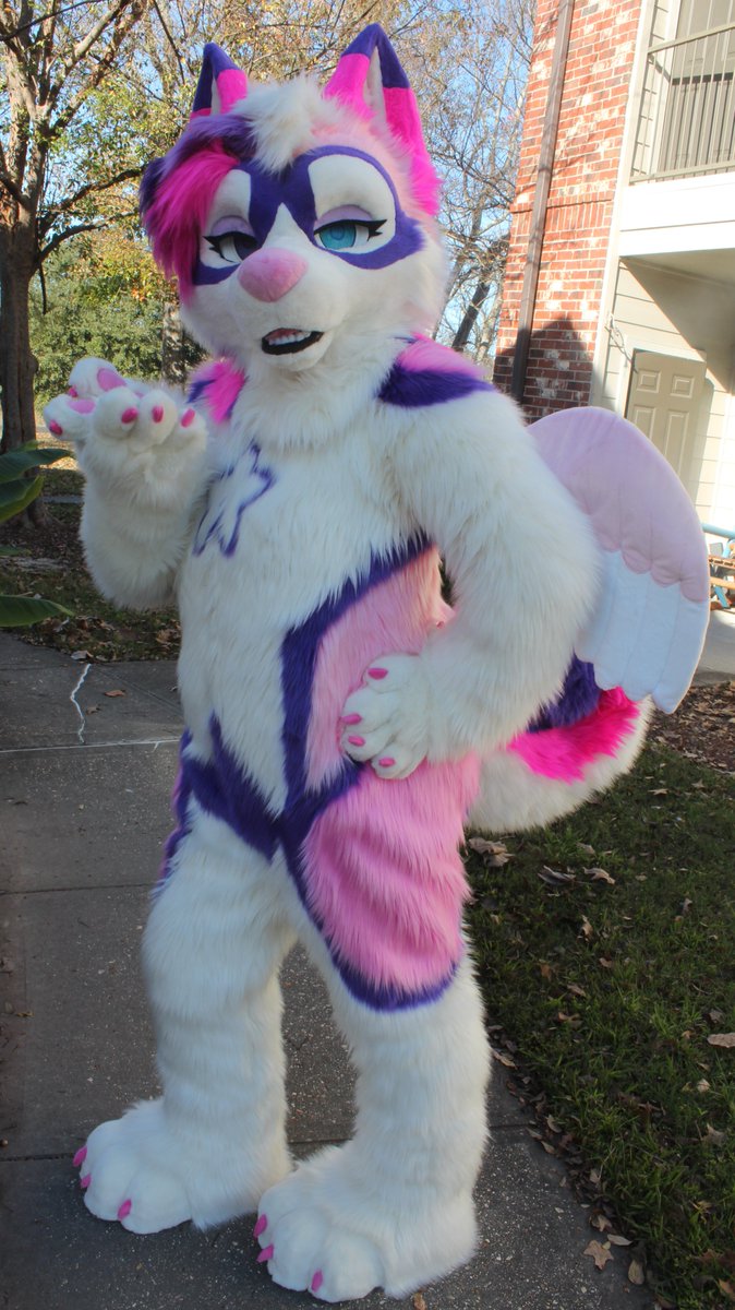 Ended the year with a BANG! Introducing, Zaturn for <a href="/Husky_Suits/">🍒 Cherry 🍒 @gwfm</a> ! Our last suit of 2024! We did sooo many new things with this suit and she came out sooo pretty!  What do yall think!?

Additional pics in thread!