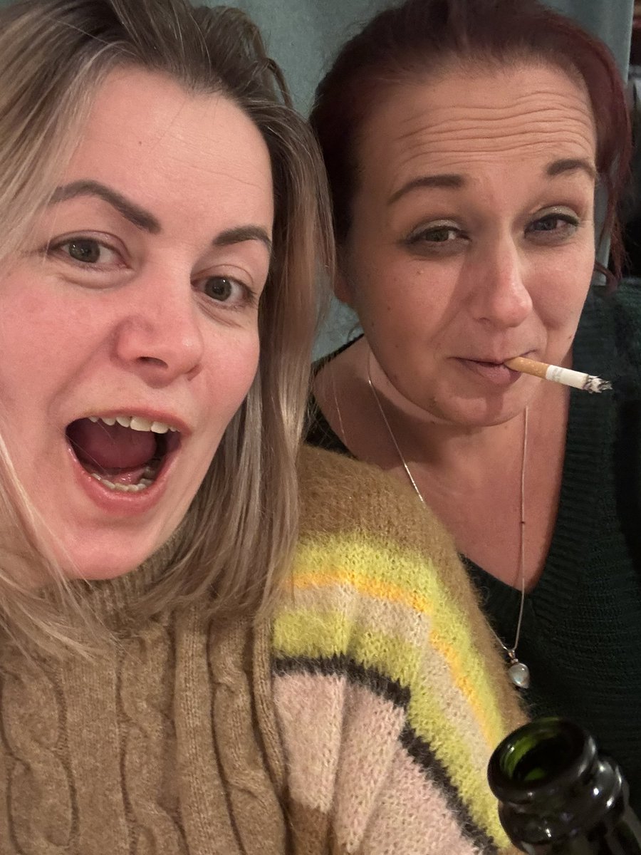 vics_sommese's tweet photo. New yrs day! With my bestie!! https://t.co/pmQuaSTNSN