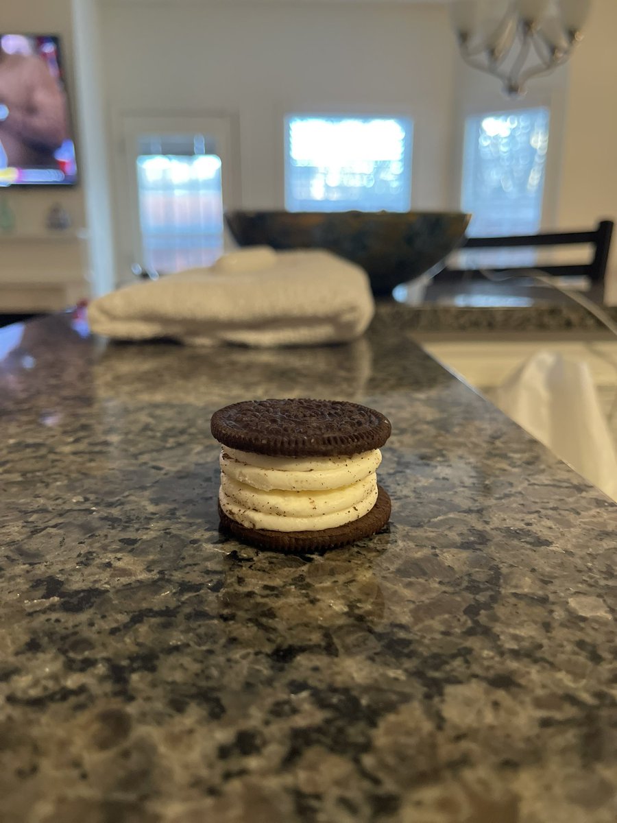 DavSc72's tweet photo. What @Oreo needs to make.  An Octo-Stuffed Oreo https://t.co/nngBZidgOD