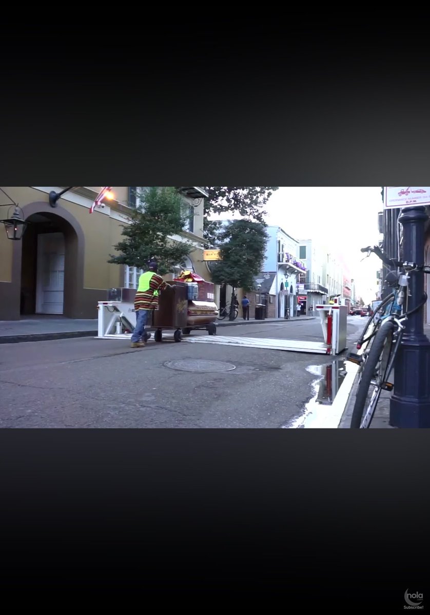 FredericHelbert's tweet image. Mystère…
En 2017 était installé sur #BourbonStreet,  1 dispositif de #protection vs possibles attaques #terroristes 3 barrières métalliques  filtrantes.
Pourquoi n’on elles pas été utilisées hier ?
#neworleansattack