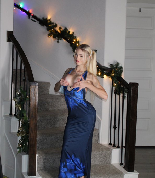 1 pic. Let me pop your cork ? or something else ? https://t.co/RFLMM0gdBk
