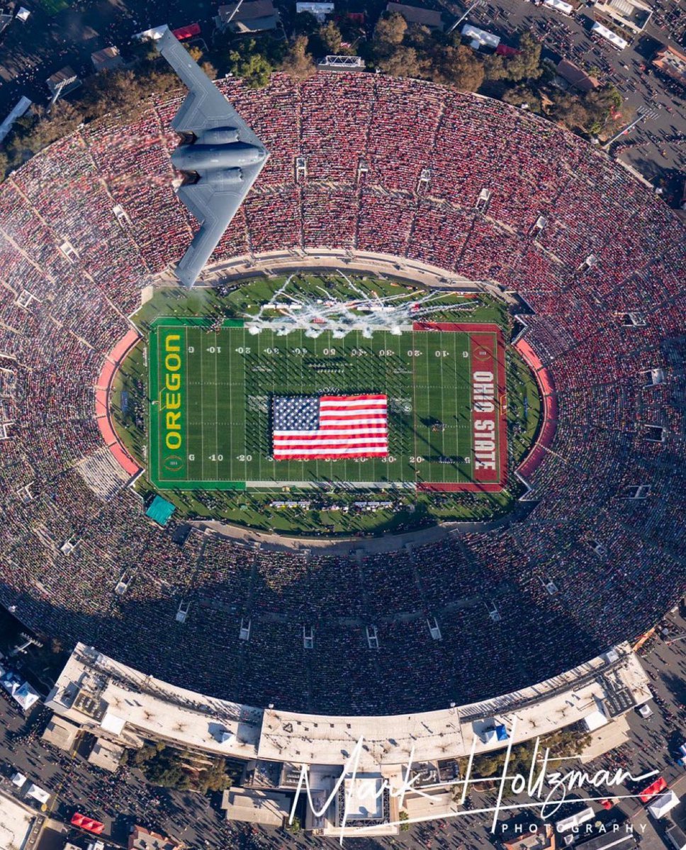 MLFootball's tweet photo. BEAUTIFUL PHOTO OF THE ROSE BOWL BEFORE THE OREGON - OHIO STATE GAME.

EVERY YEAR. THE BEST PHOTO. https://t.co/EhGcG2SjF3