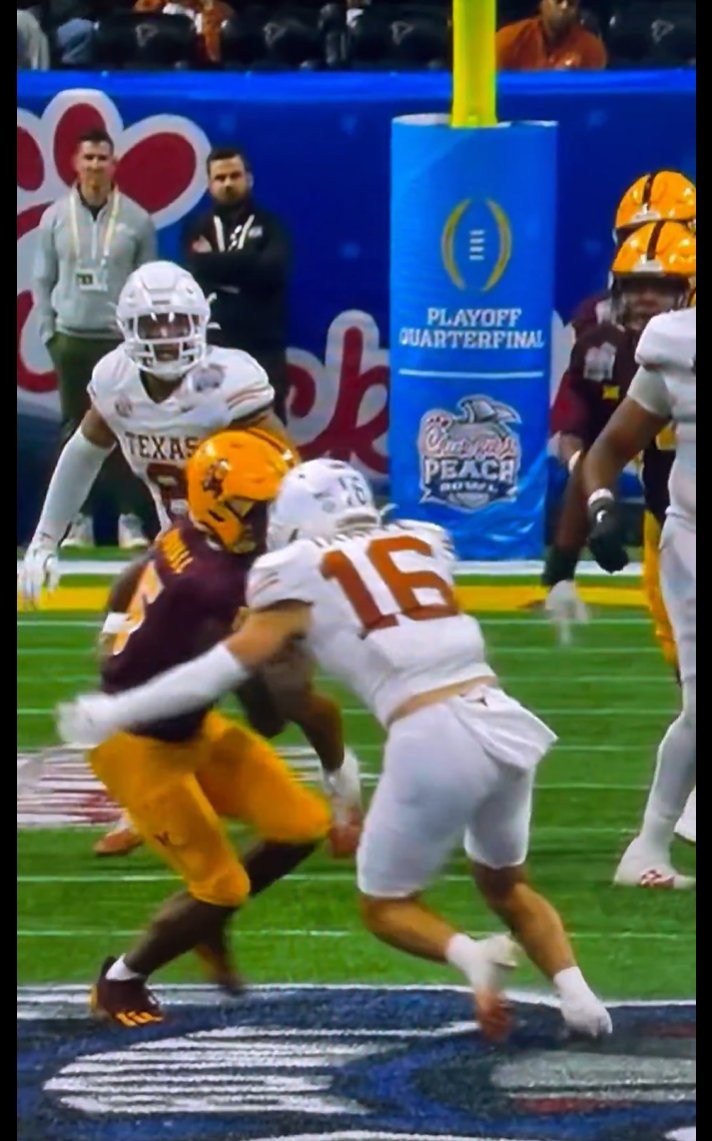 DadBodJonD's tweet photo. @jw_hodge @BarstoolBig12 Head up? https://t.co/7jqsAJrcXW