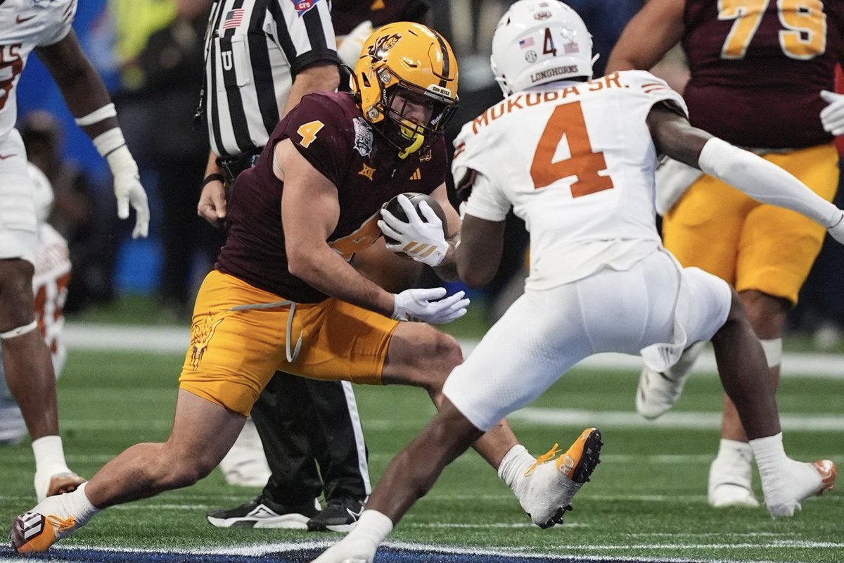Jay_Tust's tweet photo. FBS players to finish with 1,700+ yards rushing and 500+ yards receiving in a single season since 1956:

• Jay Ajayi, #BoiseState - 2014
• Christian McCaffrey, #Stanford - 2015
• Cam Skattebo, #ArizonaState - 2024

#TUSTATS https://t.co/fdMnGEK9q2