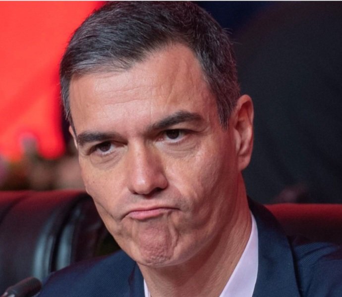 Jhoncrack_4's tweet photo. No está de más recordar que este miserable mal nacido ha pasado del

"Si necesitan recursos que los pidan" 
al 
"Si necesitan recursos que me aprueben los presupuestos"

Joder, si votas esto, es que eres un bastardo. https://t.co/berXL3mQME