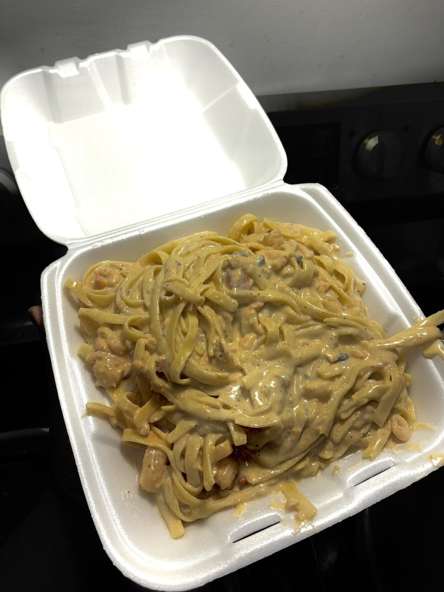CantBlockAnt's tweet photo. JERK CHICKEN PASTA
HAPPY NEW YEARS EVERYBODY https://t.co/viL7y1dWg6