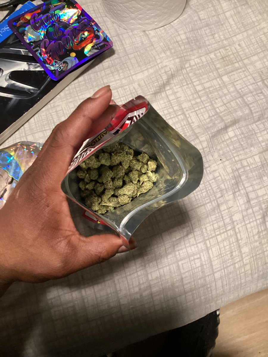 Mookfromda4's tweet photo. Shit smoking come shop https://t.co/0jYbxS6pPF