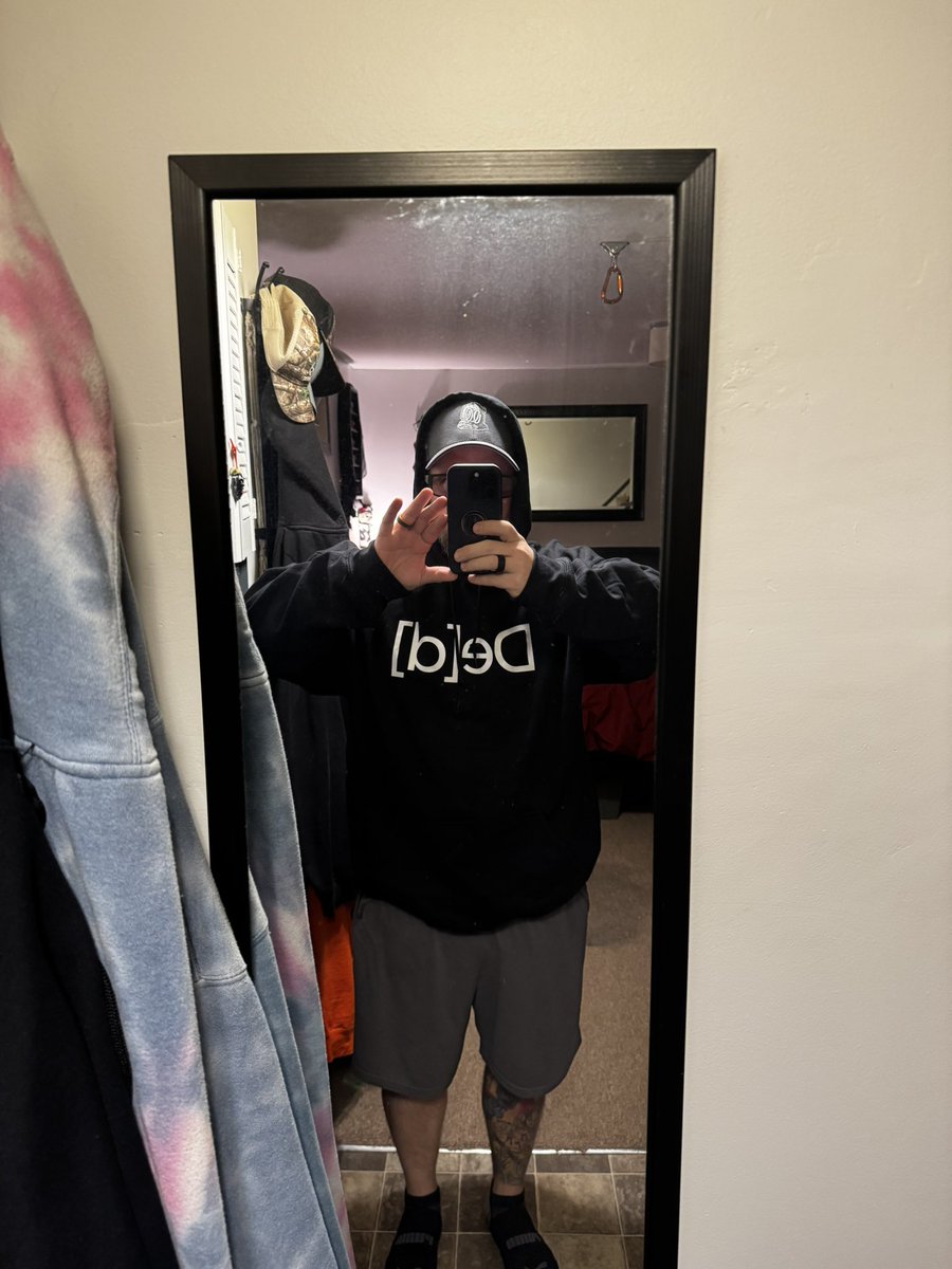 decarbmonkey's tweet image. Happy De[d] year! May 2025 be prosperous for all my homies!