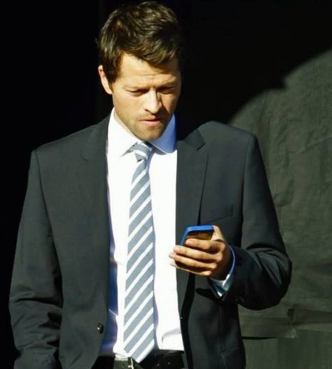 Daily_Collins's tweet image. I wish y’all a wonderful New Year. I hope it will be soft for you all. I wish us lots of chaotic Misha Collins! 

Thanks again for being so active here. I love you all 🩵
