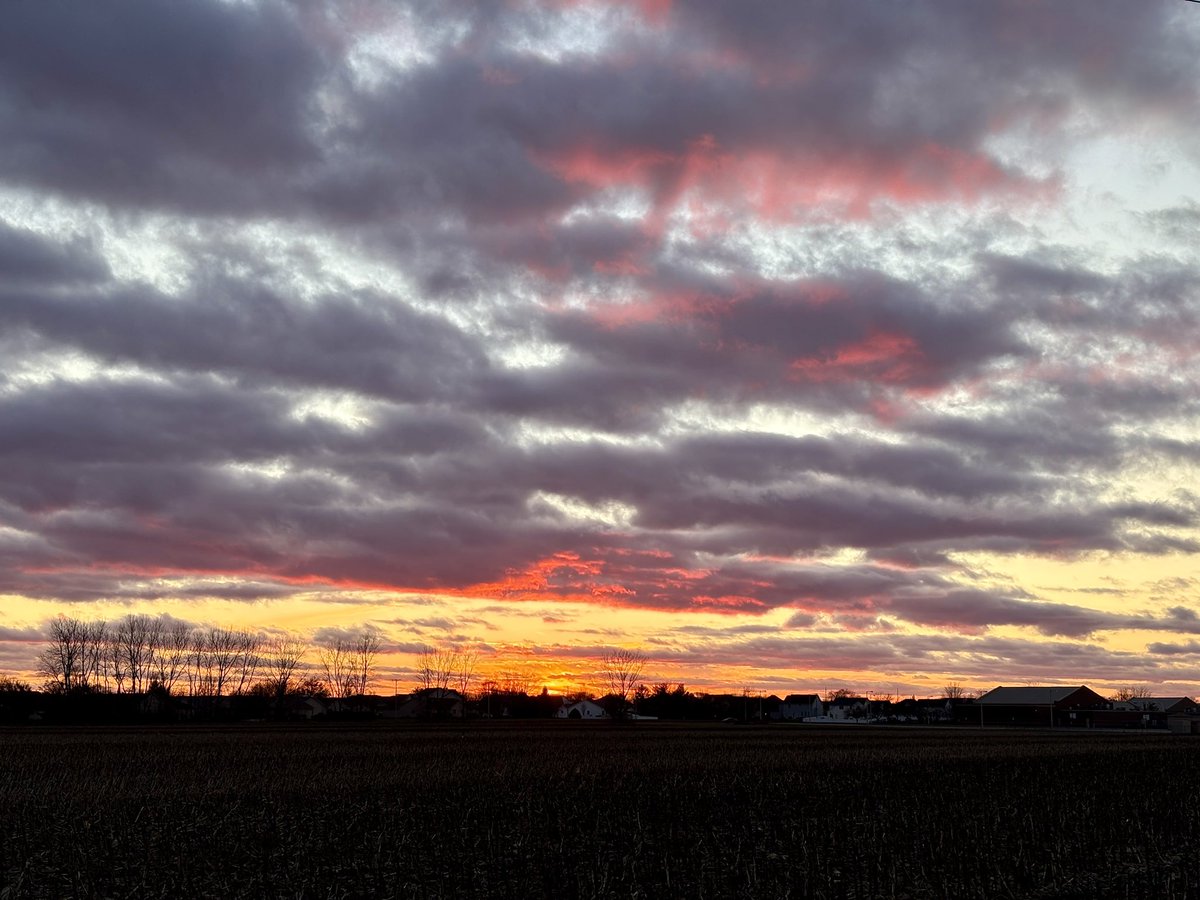 First sunset of 2025!  Wishing everyone a year filled with hope, joy, and endless possibilities. Happy New Year!