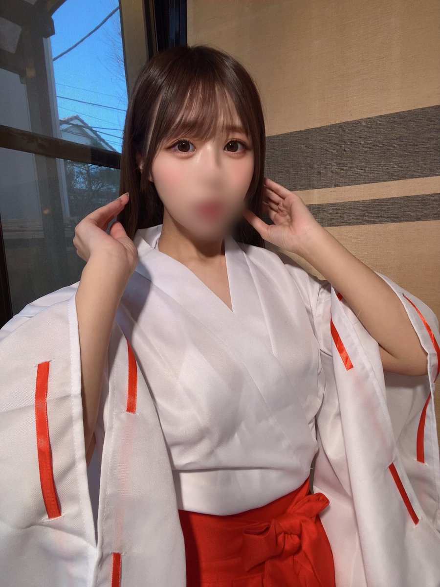 今年は巫女さんになってみました🎍
和装もどうかな…？♡