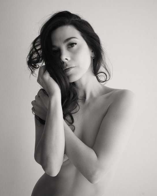 Watch Nicole Vaunt's leaked NSFW photo on TwXstars