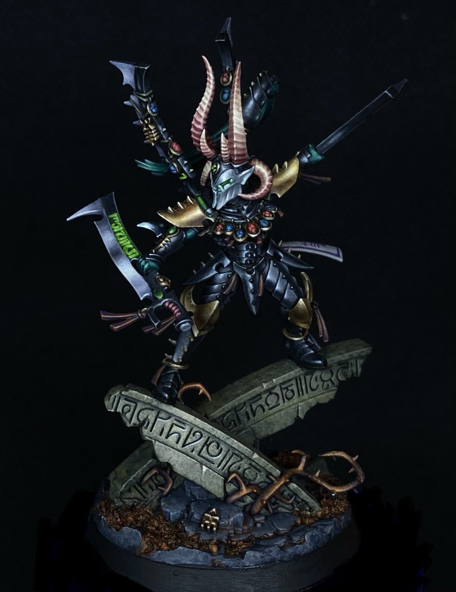Evening. Just finished Drazhar but from the photo his eyes could do with being brighter and he seems to look better on a black background. 
#WarhammerCommunity 
#PaintingWarhammer