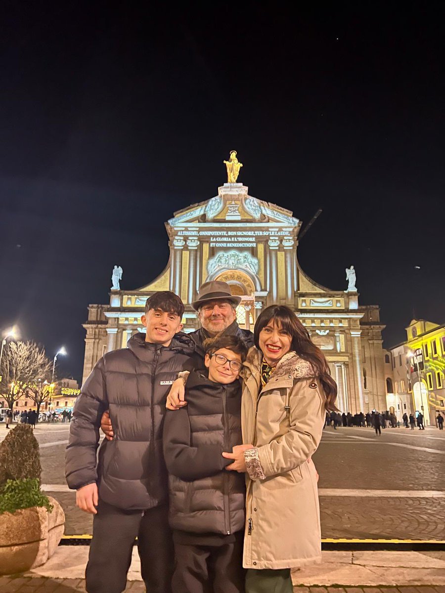 Buon anno 2025, cara Umbria mia! 💚
Che sia un anno di pace, speranza e coraggio, certi che di avere coraggio non ci si pente mai!

facebook.com/share/19b7K6rh…

#umbria
#regioneUmbria
#incamminoperlUmbria
#Umbriamia