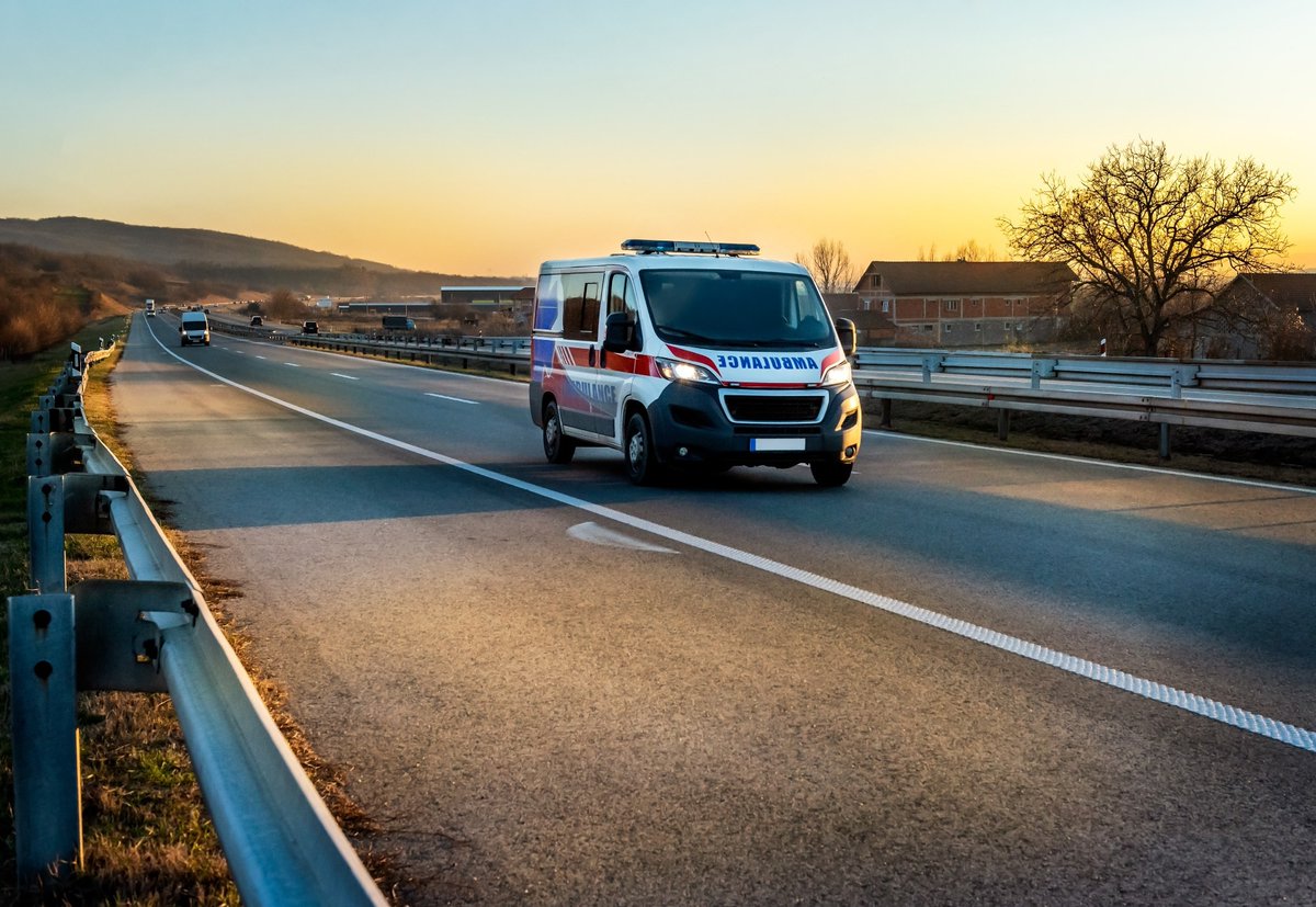 NewsMedical's tweet photo. Taxi and ambulance drivers show lower Alzheimer’s risk 🚑🚖🧠 https://t.co/quPqTQLBwI #Alzheimers #TaxiDrivers #AmbulanceDrivers #SpatialCognition #BrainHealth #Navigation #Hippocampus #CognitiveWork #Neuroscience @bmj_latest https://t.co/1jDb2Bg8Mw